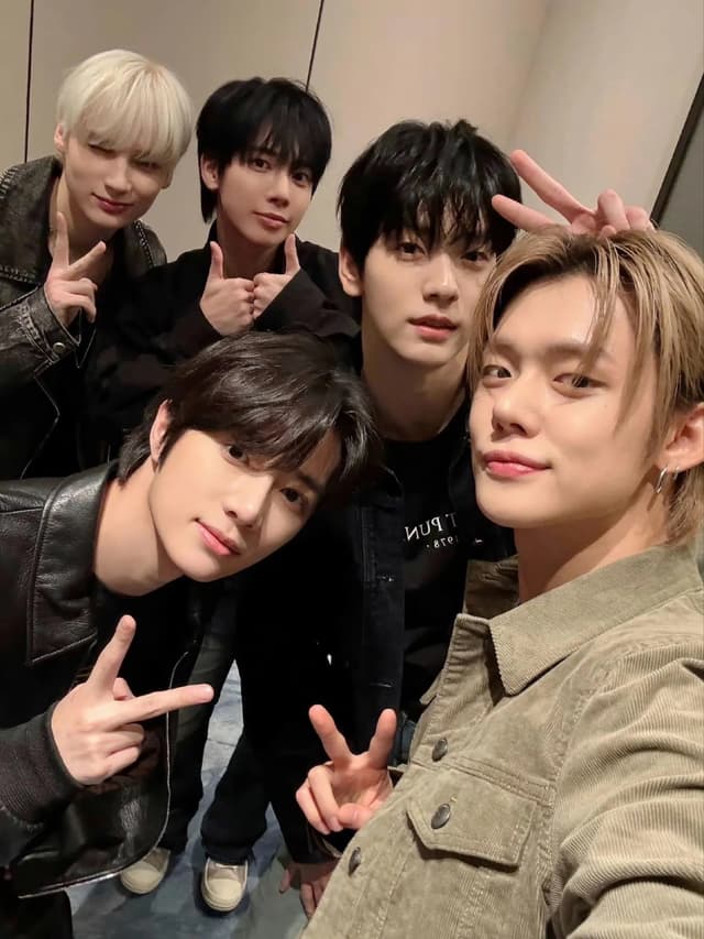 Idol photo