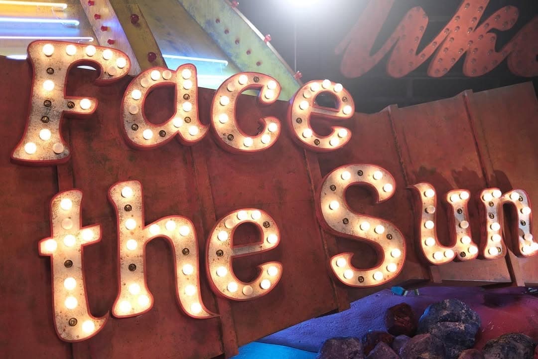 Face the sun

-220527