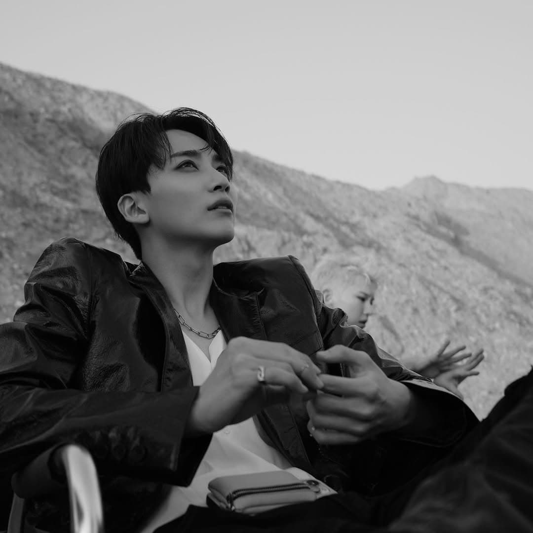 흑백을 뿌려버리기🙈

#220529