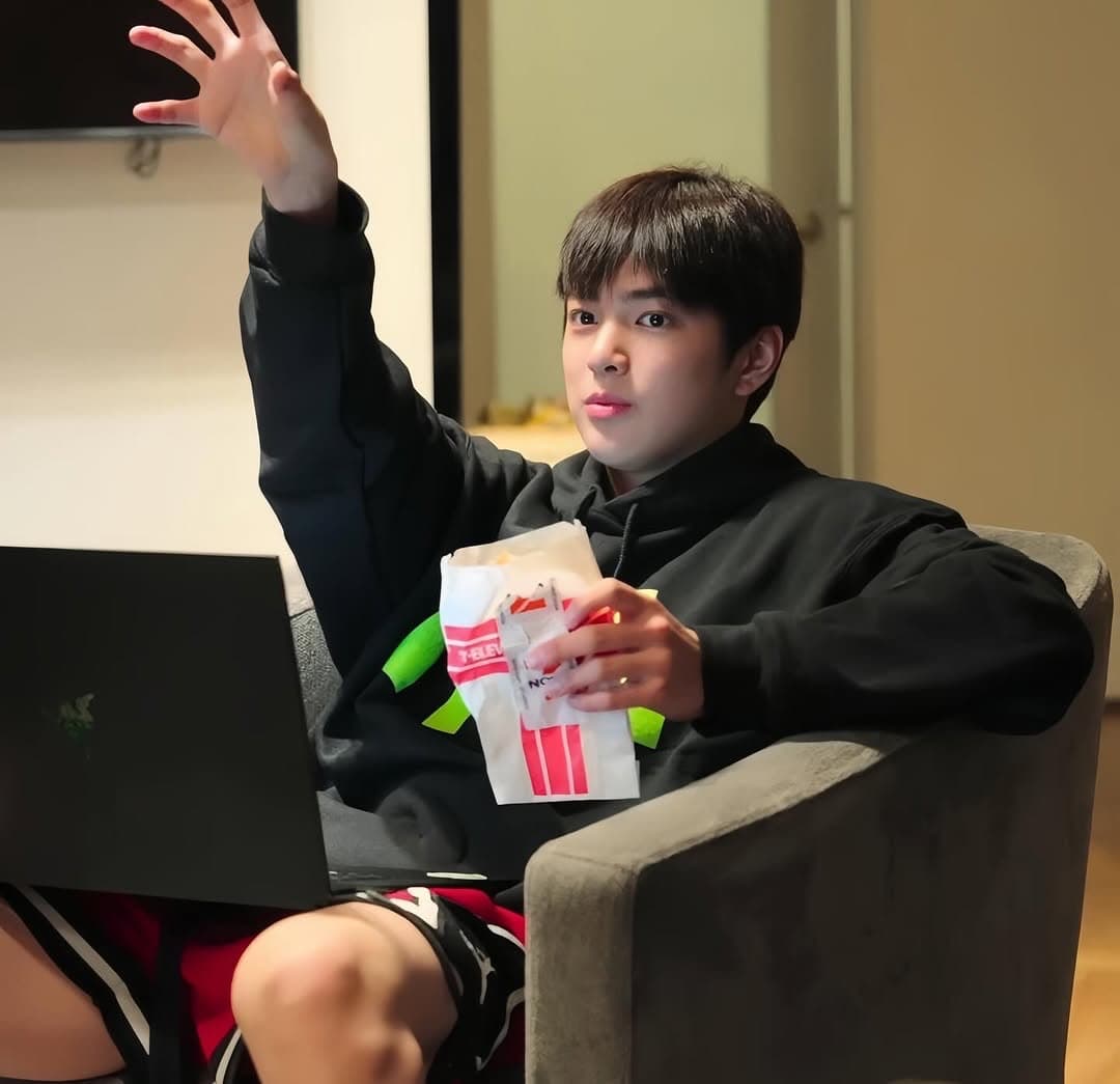 比起那些舞台 更喜歡私下真實的你！！！！