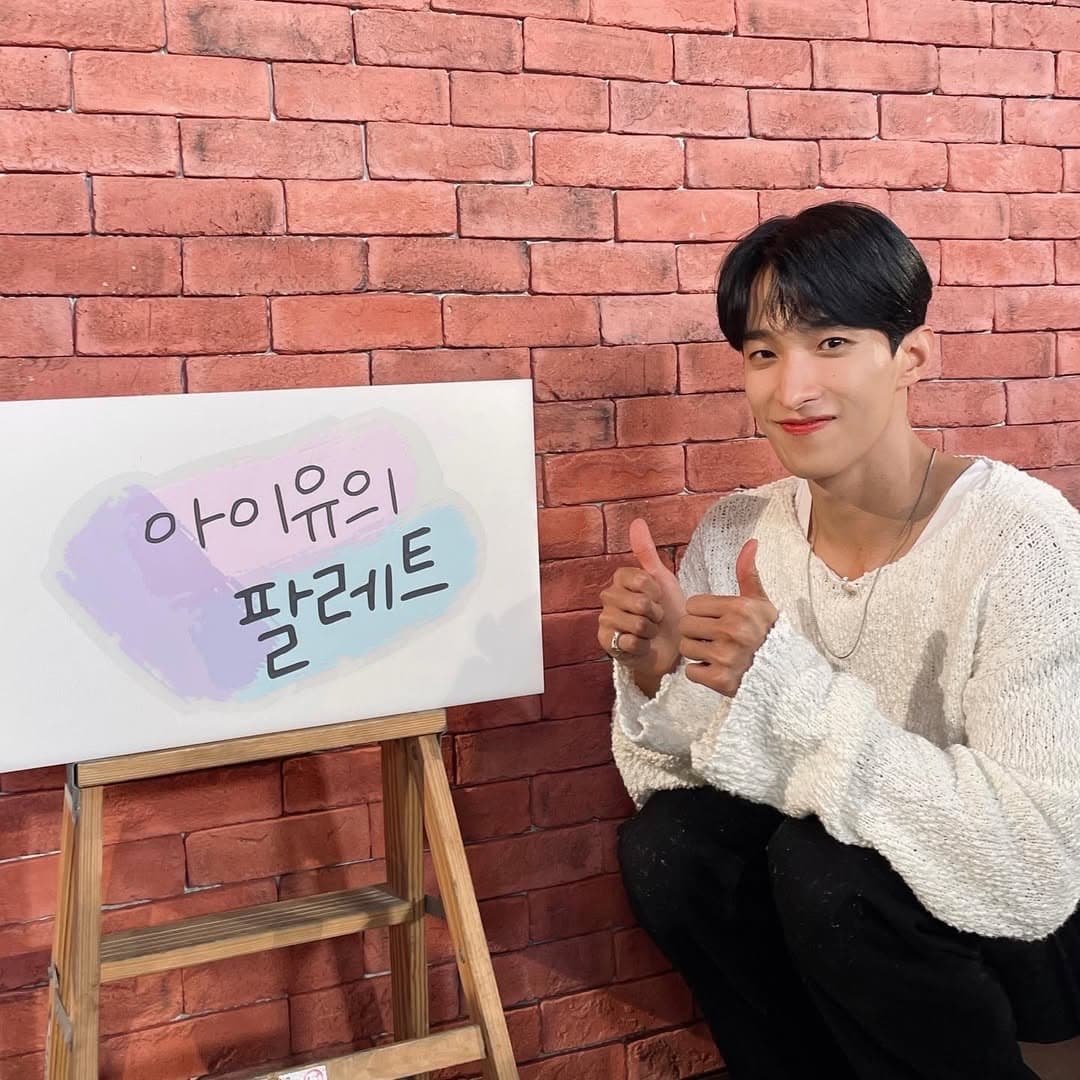 아이유의 팔레트 출연하게 되어서 정말 영광이었어요☺
촬영하는 내내 즐겁고 편하게 잘 해주셔서 정말 감사했습니다ㅎㅎ
진심 어린 좋은 말들도 많이 해주셔서 큰 위로와 힘을 받은 하루였어요🙂
일촌으로써 앞으로도 항상 응원할게요!
세븐틴이에유 파이팅♥
#아이유의팔레트

-220530