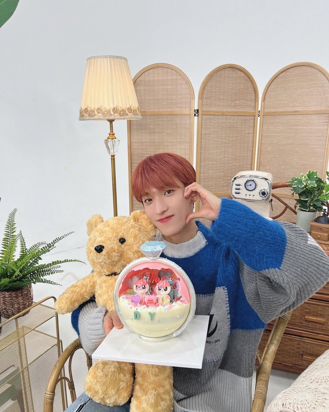 Happy birthday Carats 🍰 

-230214